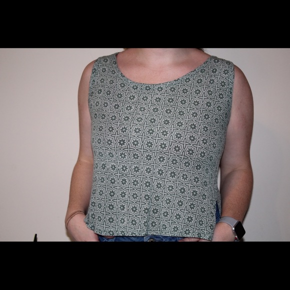 Tank top with button on clasp - Picture 1 of 1